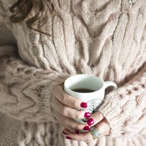 Kiek reikia siūlų norint nusimegzti moteriškam megztiniui?